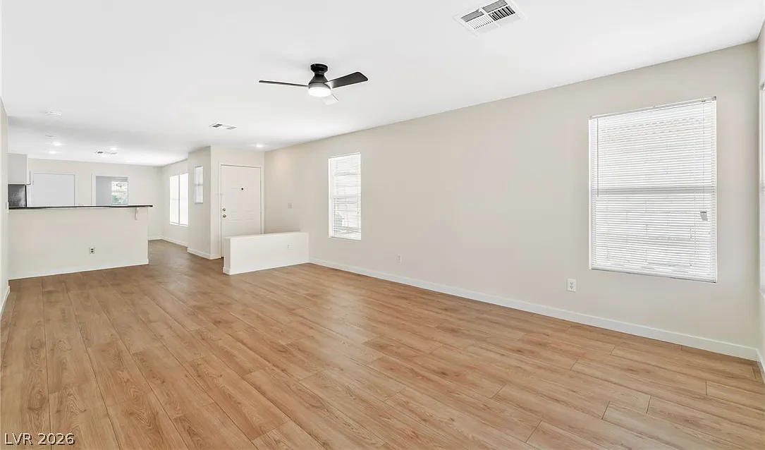 3 bed, 2.0 bath, 1316 sqft, $2,100 — Photo 4