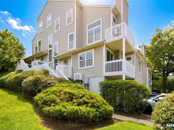 3 Regency Cir, Englewood, NJ 07631
