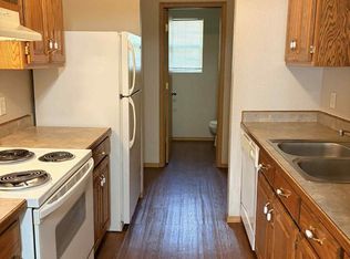 Nice 2 Bedroom 1 Bath Apartment In Joplin, Mo (Upstairs Unit) With Porch!!, Joplin, MO 64801
