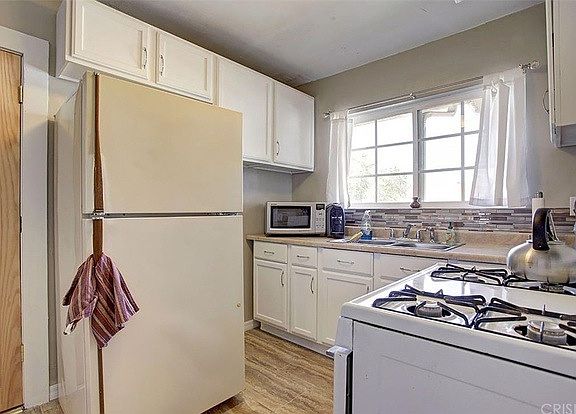 2nd image of 1519 N Mariposa Ave