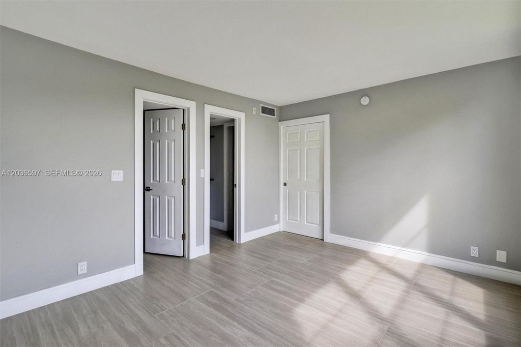 2940 N Course Dr APT 311, photo 2