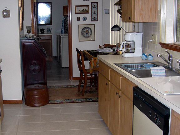 Kitchen w/Sunny Breakfast Nook