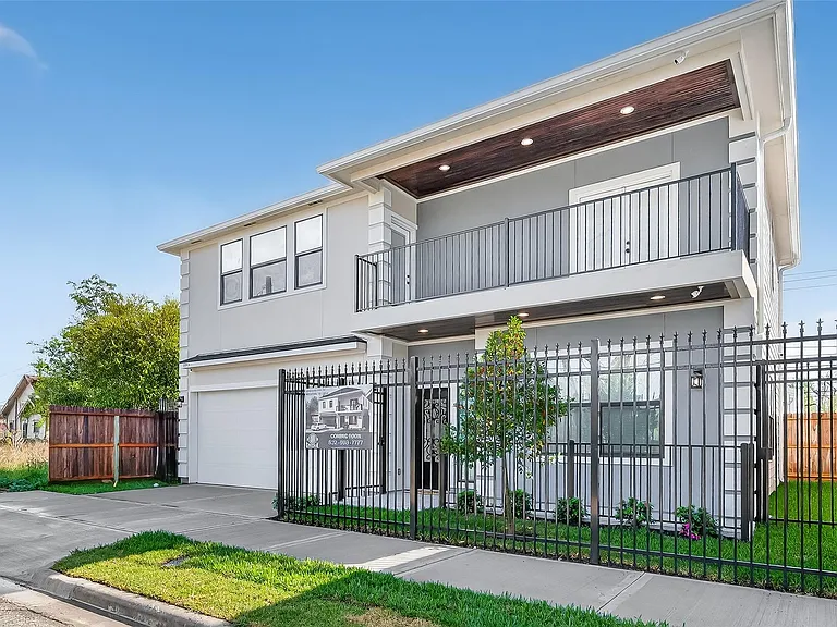 3344 Sanders St — Photo 3