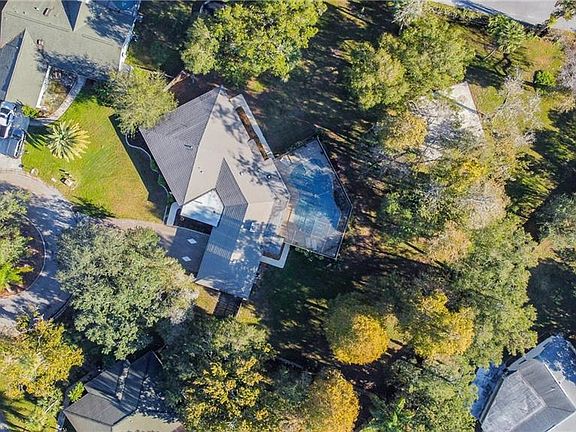 4th image of 918 Woodgate Dr
