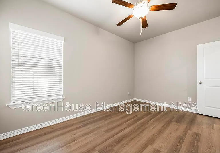 210 Williams Ct — Photo 14