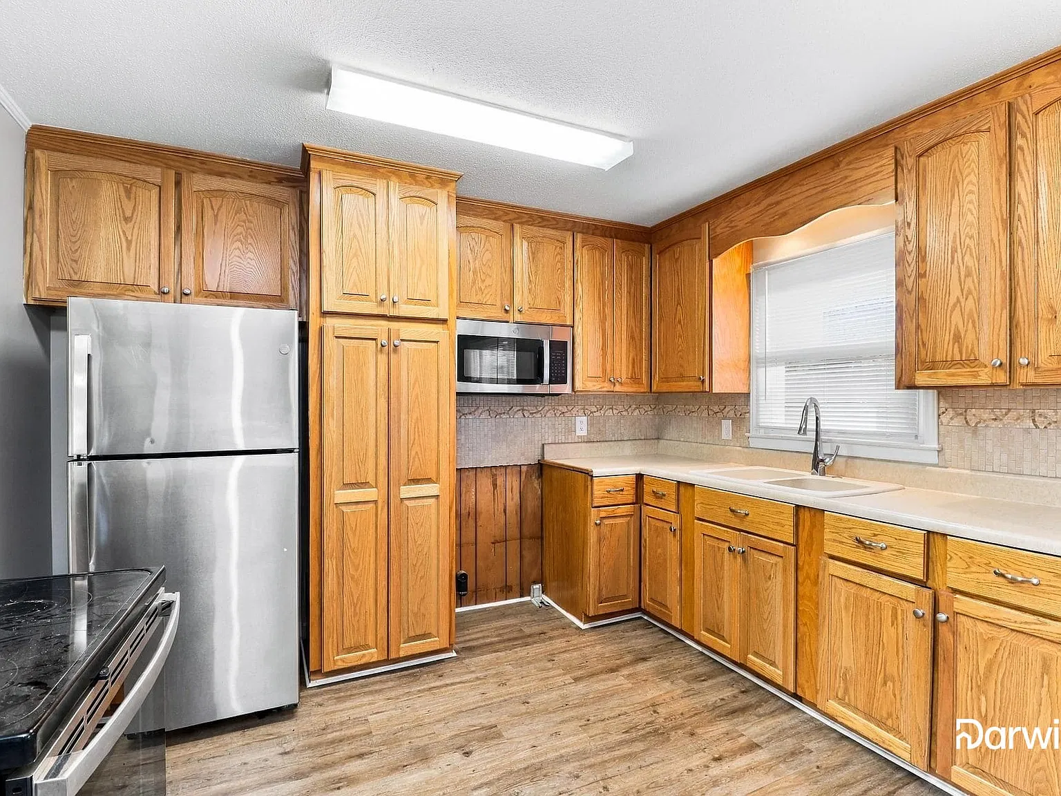 3 bed, 1.0 bath, 1107 sqft, $1,870 — Photo 3