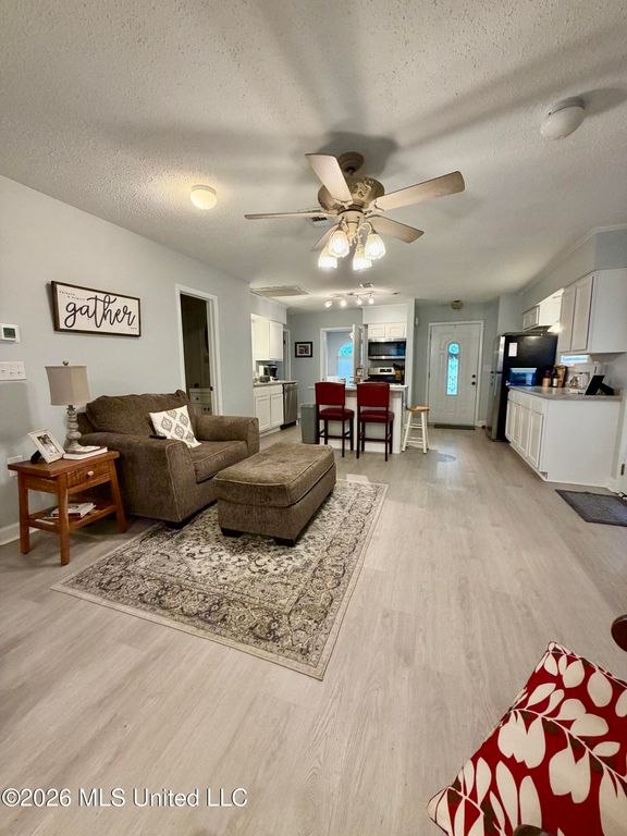 708 Lakeside Dr, Carriere, MS - View 6