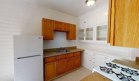 2nd image of 291 Broderick St APT 7