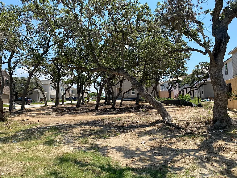 10643 W Military Dr #7 — Photo 32