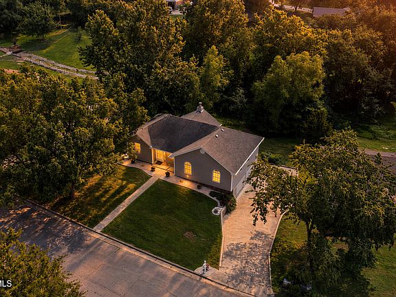 5th image of 3923 Vickie Dr