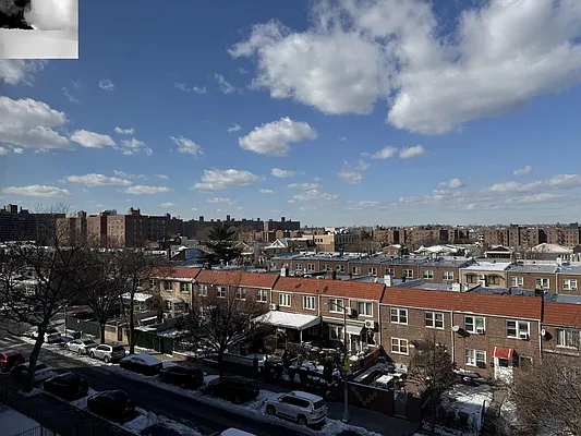 Sold by Zand Realty Management | media 8