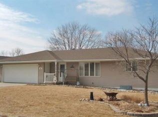 601 Madison St, Pickrell, NE 68422