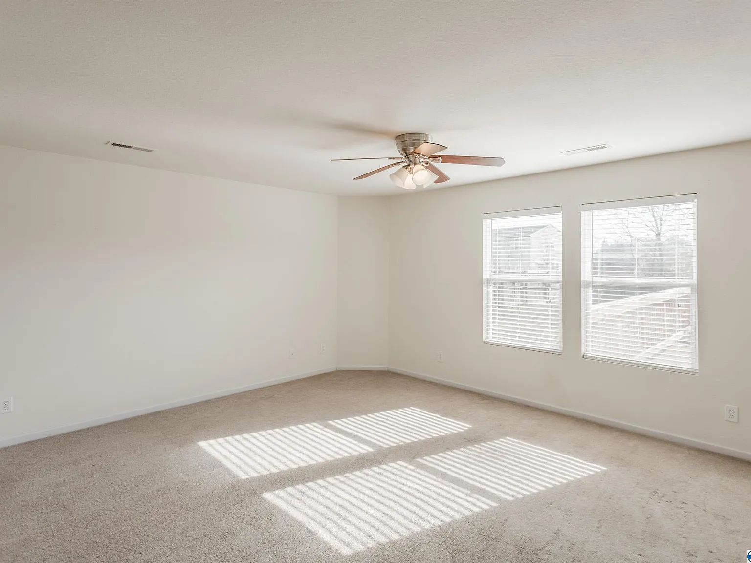 3 bed, 2.5 bath, 2315 sqft, $1,645 — Photo 4