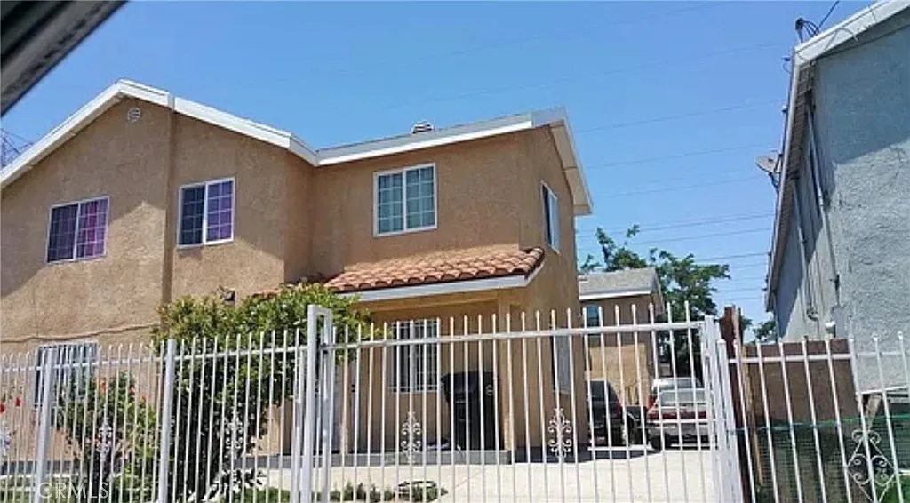 4 bed, 2.5 bath, 1728 sqft, $3,500 — Photo 1