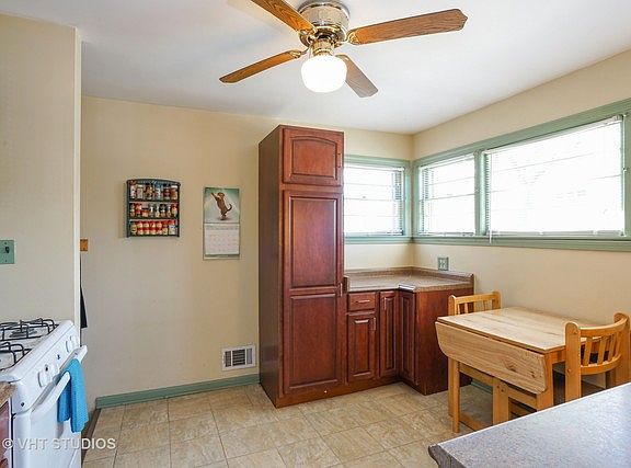 5th image of 4822 W Ainslie St