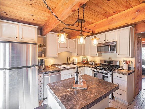 3rd image of 2248 Manzanita Ln