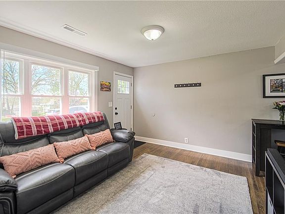 5th image of 6815 N Campbell St