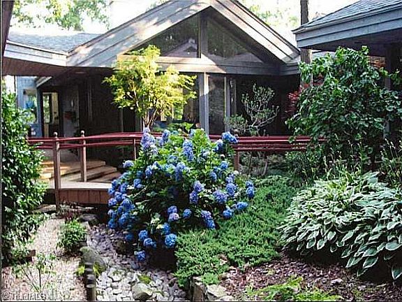 3rd image of 8000 Willow Glen Trl