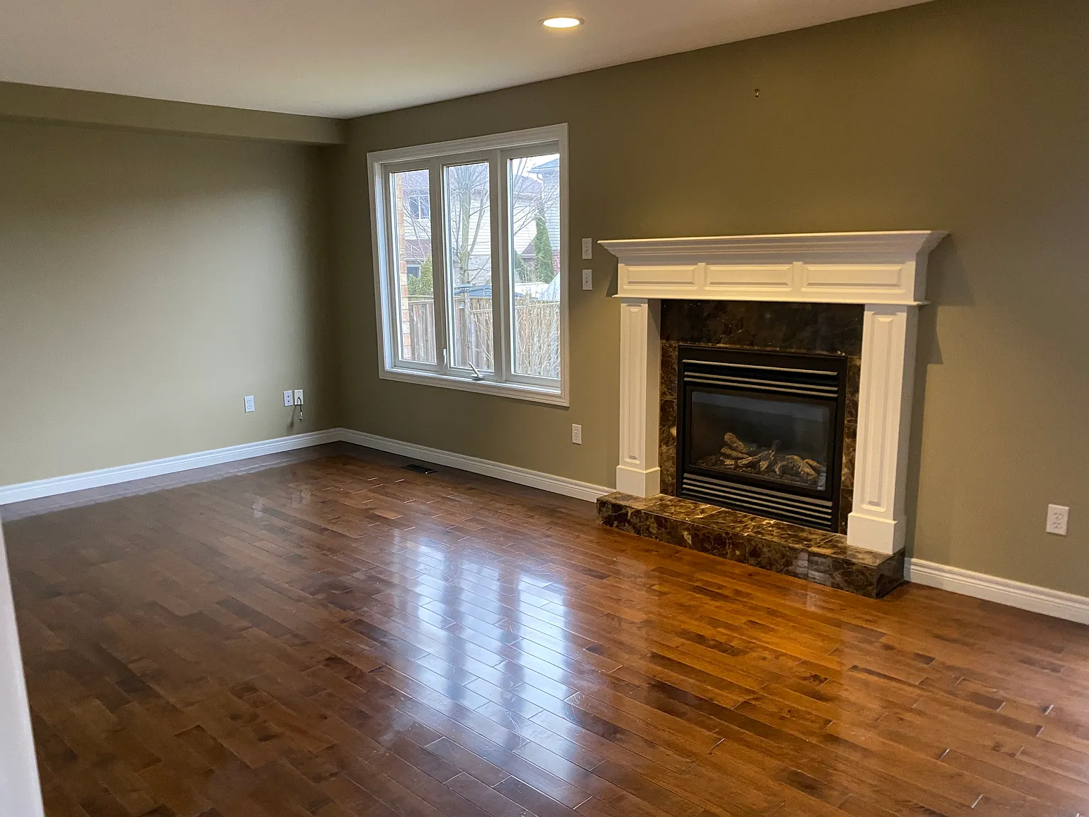 3 bed, 2.5 bath, 2200 sqft, $2,995 — Photo 3