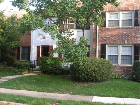 8415 Willow Forge Rd, Springfield, VA 22152