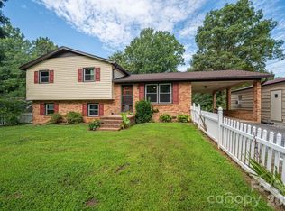 1369 Chancellor Dr, Claremont, NC 28610
