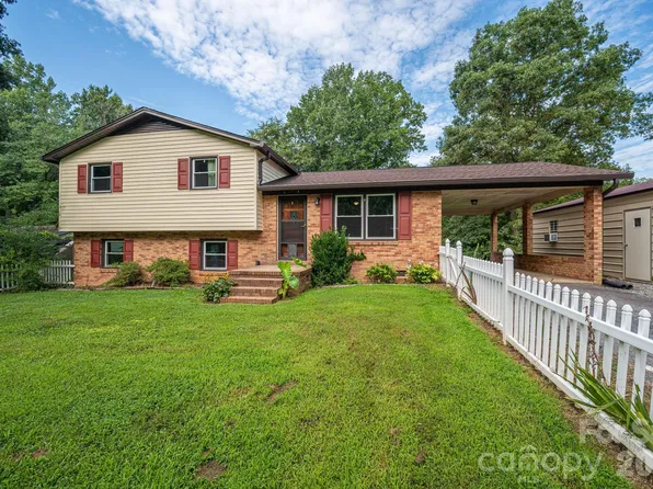 1369 Chancellor Dr, Claremont, NC 28610