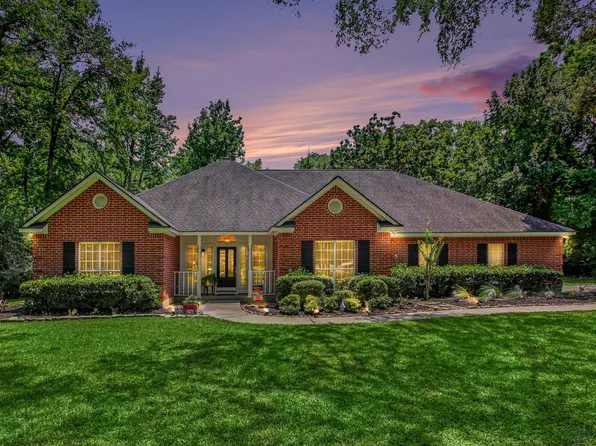 8911 Diamante Dr, Magnolia, TX 77354