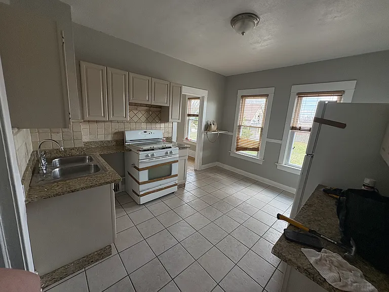 6112 W Madison St — Photo 12
