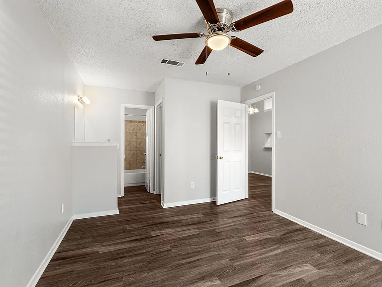 CV-AUS12130 Thompkins — Photo 22