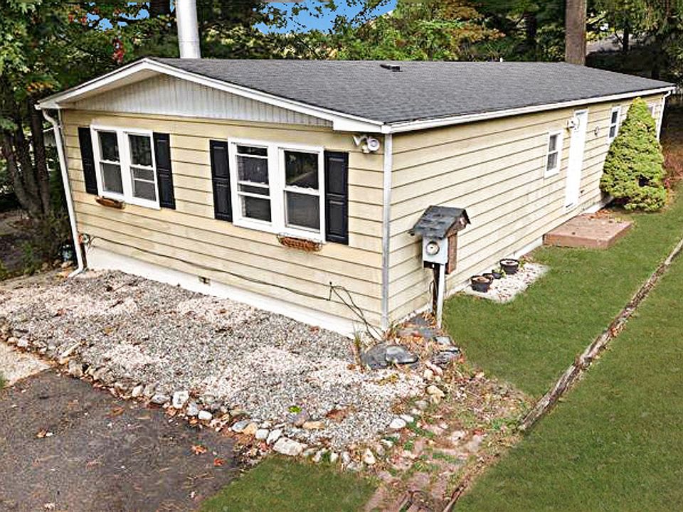 1st image of 9 Greenwich Dr