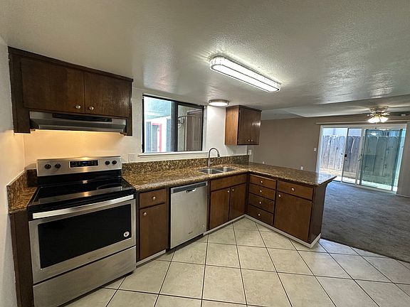 4th image of 5561 Sandpiper Ct #5561