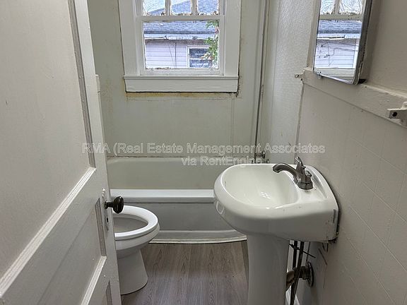 5th image of 1223 Pleasant Ave