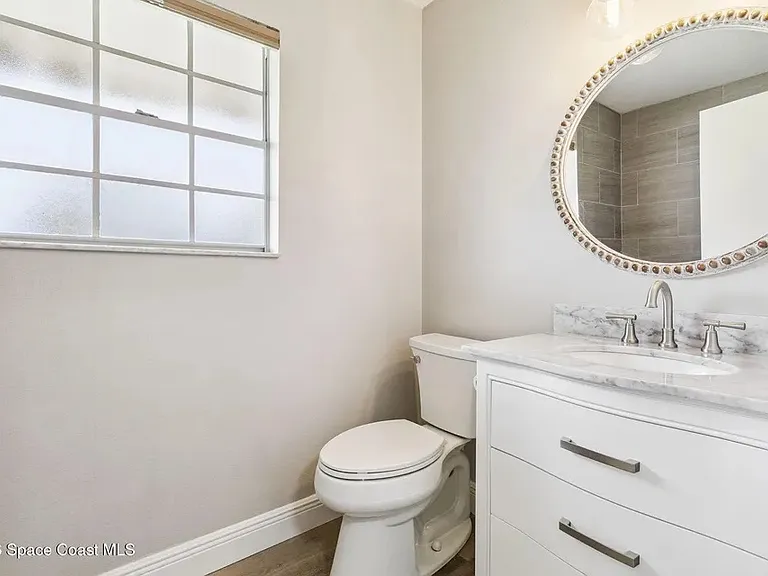 bathroom 1 tub/shower