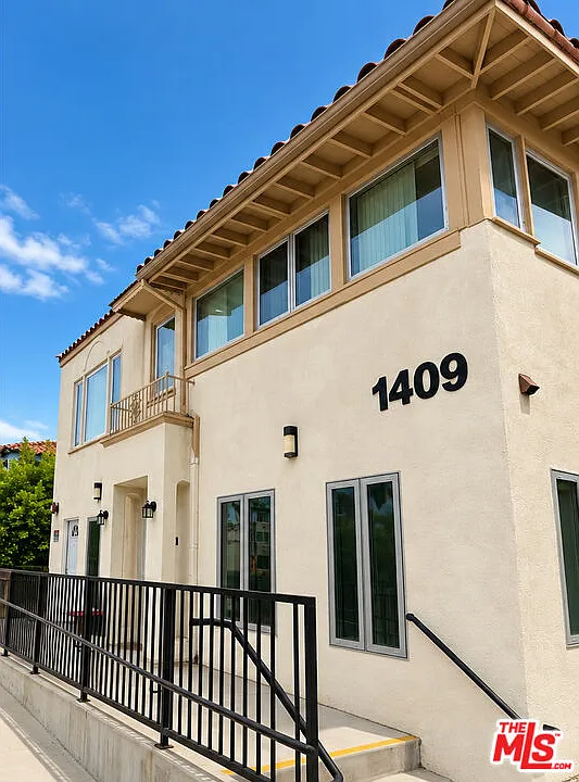 1409 N Hobart Blvd #101