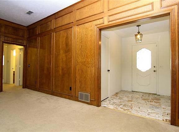 3rd image of 2145 Bunker Hill Cir