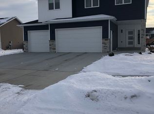 3810 Leighton Dr, Bismarck, ND 58504