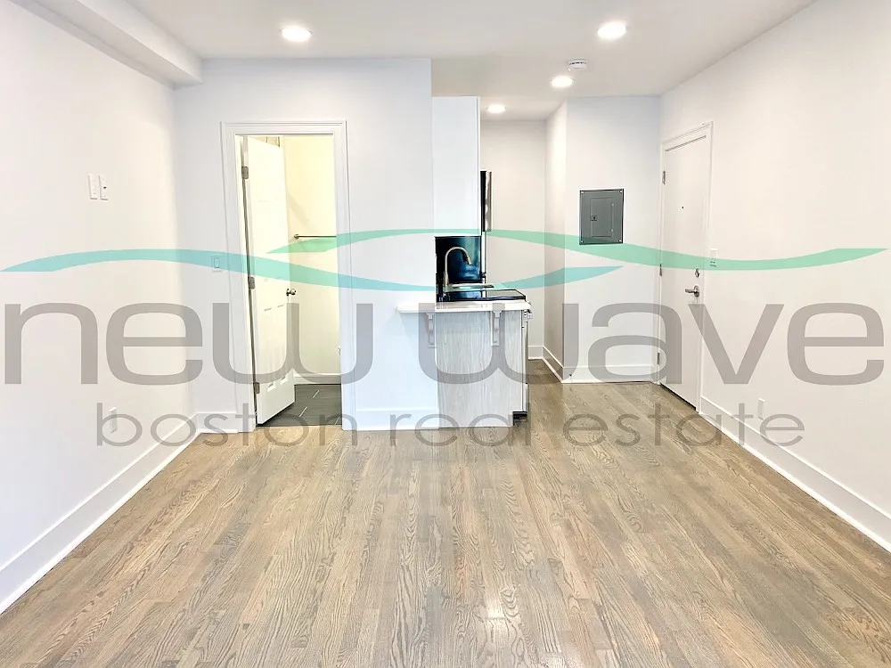 Studio, 300 sqft, $2,500 — Photo 3
