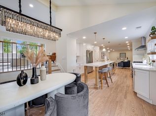 15 New Meadow Trl, Parsippany, NJ 07054