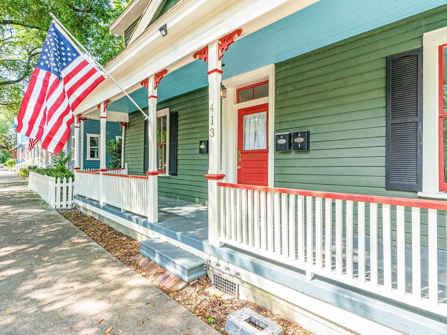 3 bed, 1100 sqft, $2,100 — Photo 3