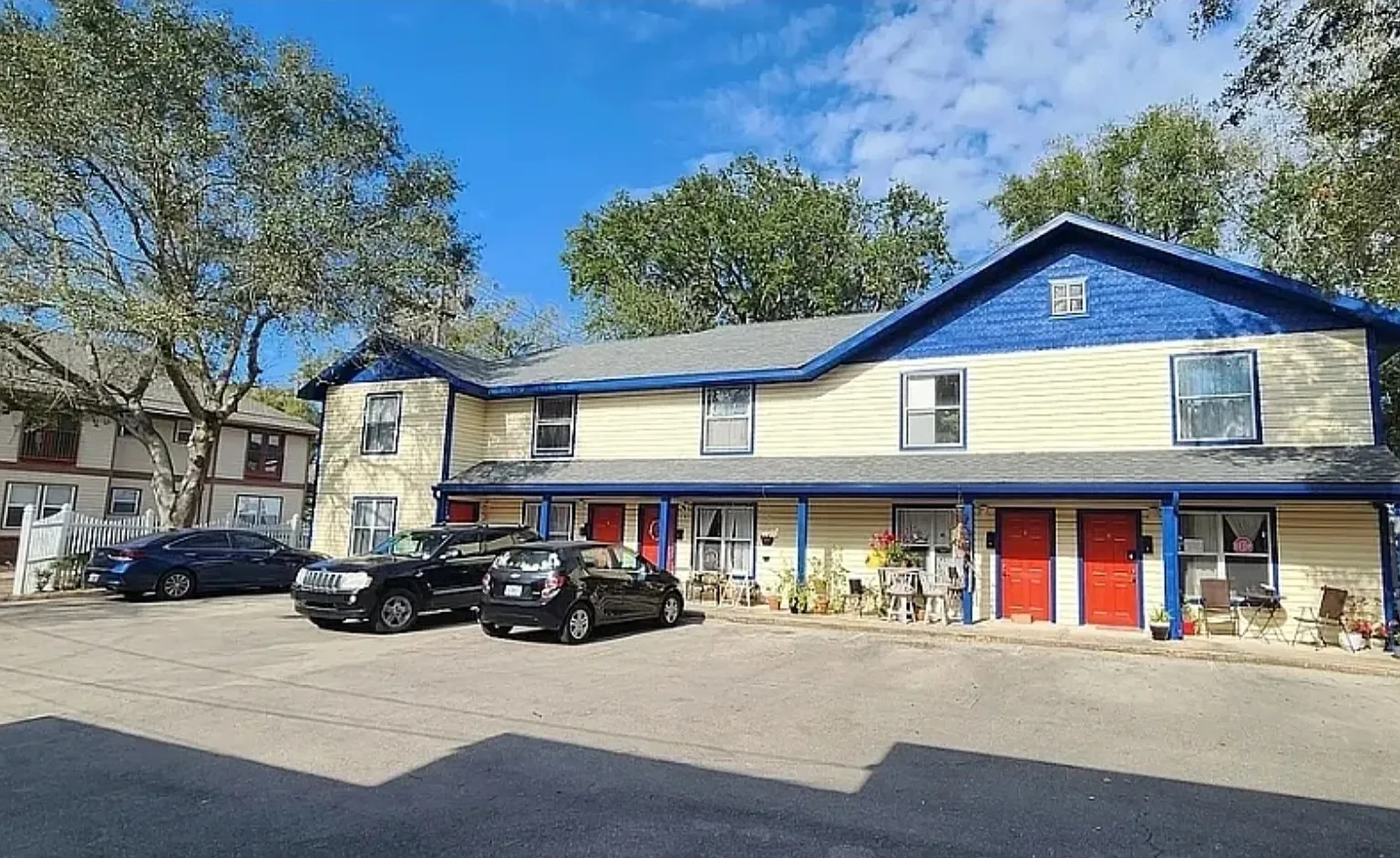 2 bed, 2.5 bath, 900 sqft, $1,800 — Photo 1