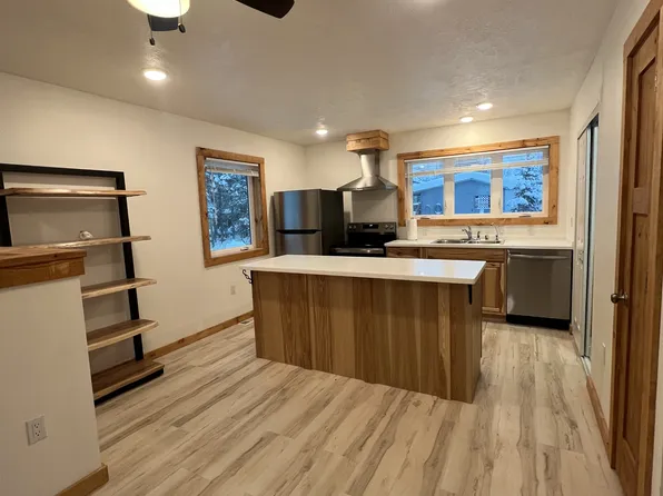 3307 Iowa St, Anchorage, AK 99517