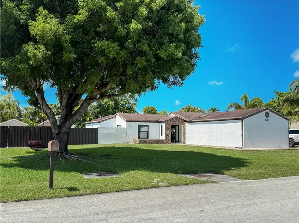 14751 SW 158th St, Miami, FL 33187
