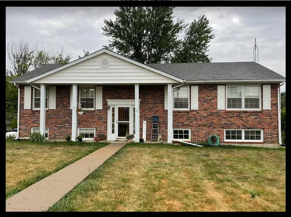 806 Ponderosa Dr, Macon, MO 63552