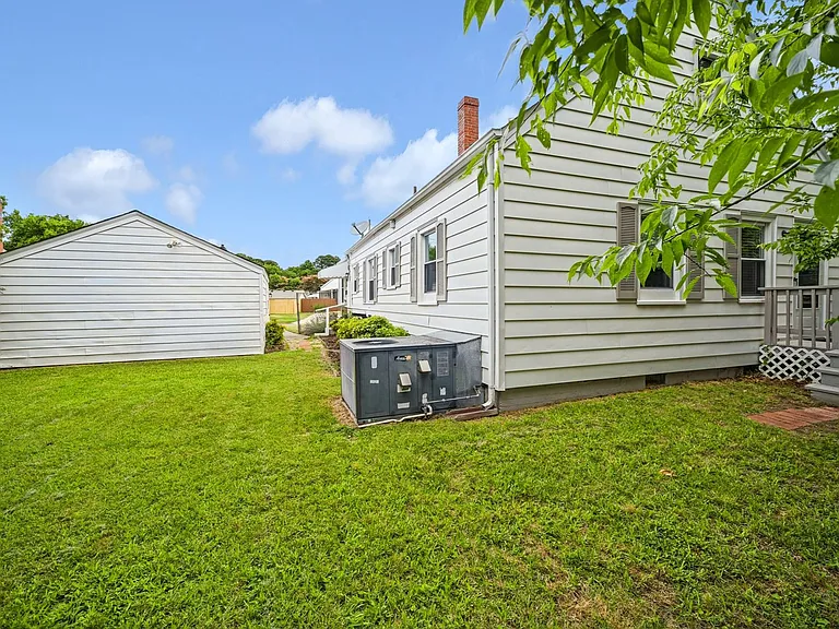539 Austin St — Photo 23