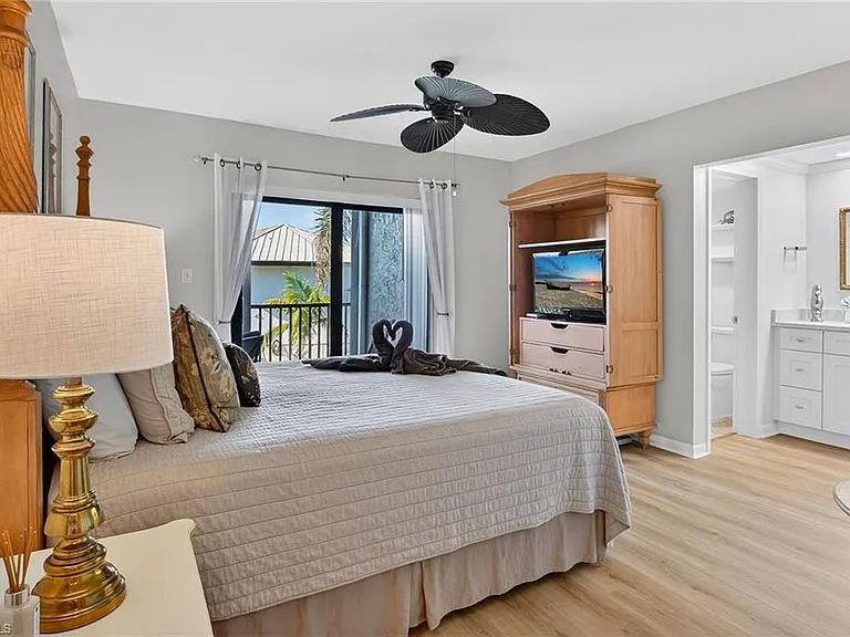 788 Park Shore Dr #B22 — Photo 14
