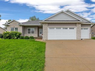 619 Majestic Oak Rdg, Solon, IA 52333