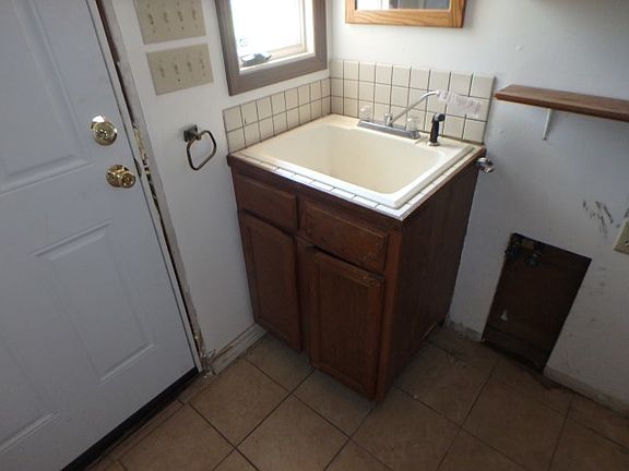 5th image of 411 S Orchard Dr