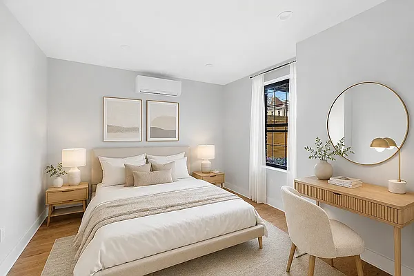 Bedroom, photo 1