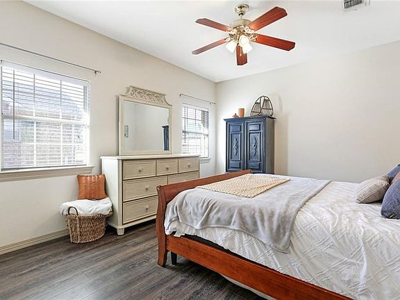5th image of 133 Pine St