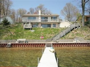 89365 Shorelane Dr, Lawton, MI 49065